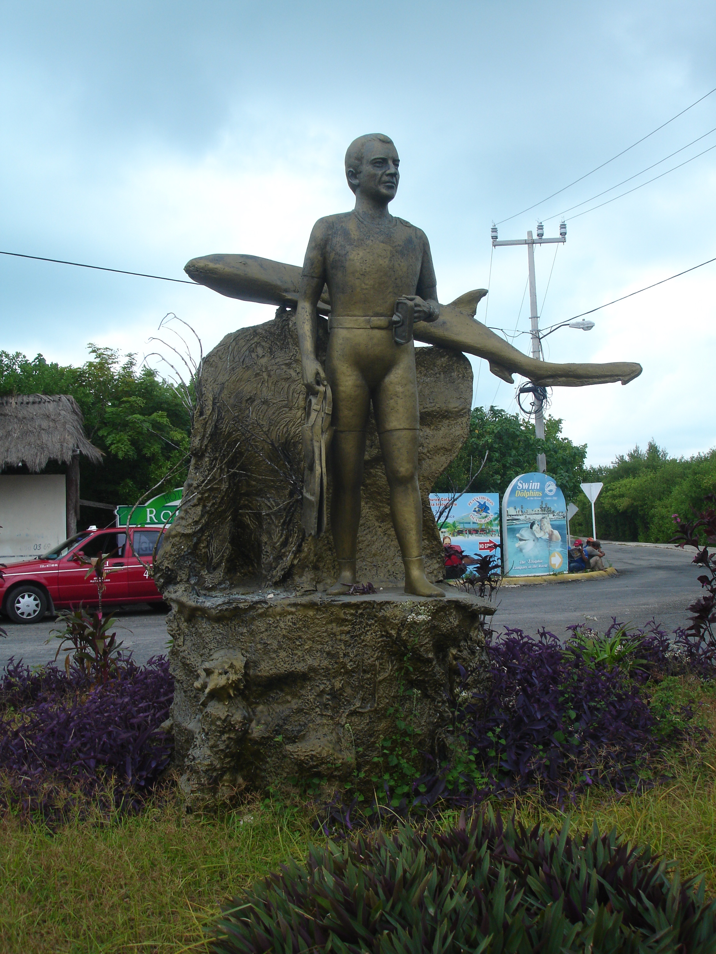 Statue of Ramon Bravo ISLA MUJERES