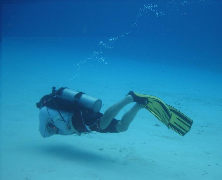 horizontal diver trim & no dangling equipment