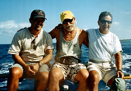 TRES AMIGOS